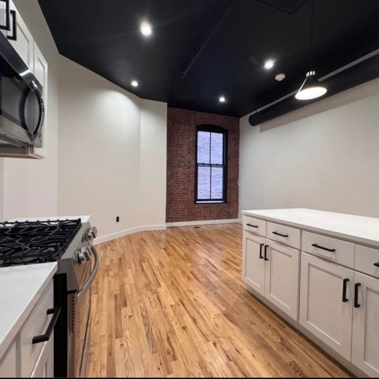 222 Main St – Studio Apartment